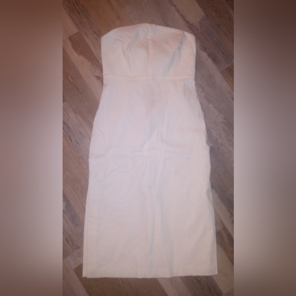 Strapless White Stretch Dress by Express  Size 5/6. But fits all the way to 8